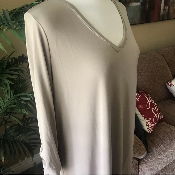 Susan Graver v-neck pullover stretch top - Picture 6 of 6